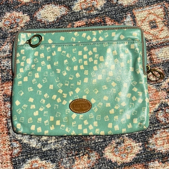 LIKE NEW - Fossil key-per tablet case - Picture 2 of 3